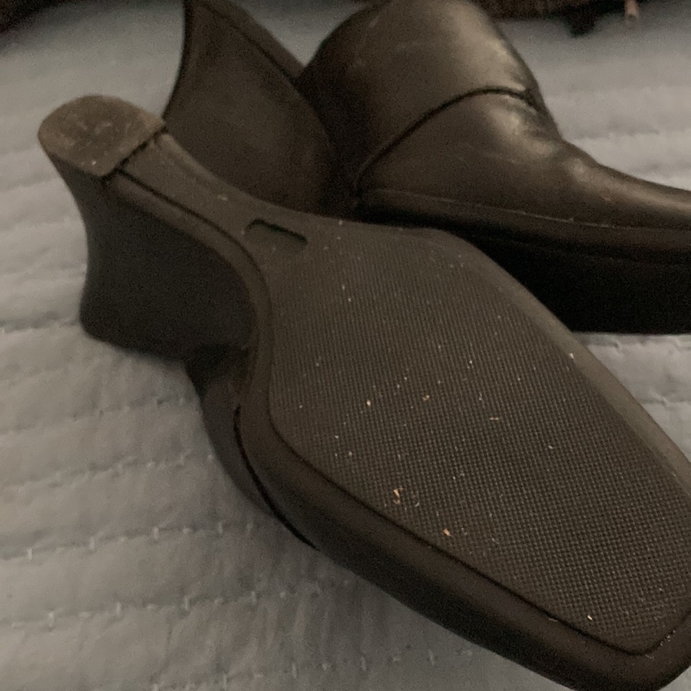 Shoes - Picture 4 of 4